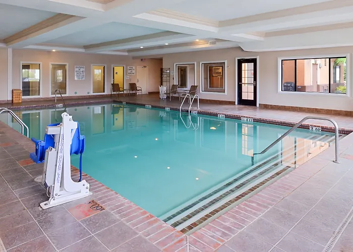 Express By Ihg Hotel 3*